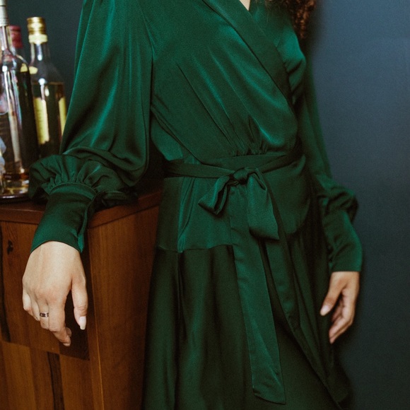 Red Silk wrap mini dress - Picture 3 of 4